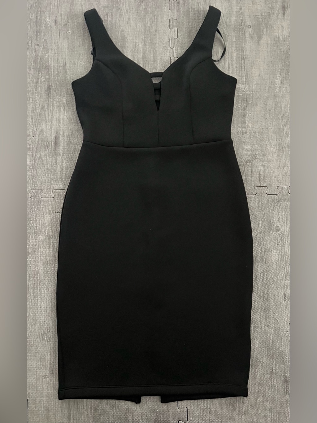 Women Size 10 Black Solid V-Neck Strappy Sleeveless Bodycon Knee Dress